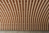 La structure en bois reste visible d'en bas