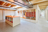 La zone de bureaux du Werkhof : Le bois a également été utilisé pour l'aménagement intérieur (Photos : Nils Sandmeier)