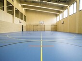 Die Turnhalle der Schulanlage Cormanon wurde aus Holz neu erstellt