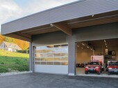 Die Holzkonstruktion wurde mit Trapezblechen verkleidet