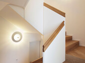 Les volées d'escalier et le palier ont été réalisés en bois.
