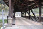 Nouvelle chaussée en planches de chêne aérées