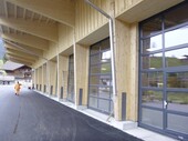 Der Bau ist fast nur aus hiesigem Holz und trägt das Herkunftszeichen Schweizer Holz (HSH)