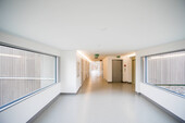 Spitalgang mit den beidseitig angeordneten Zimmern (Fotos Vonlanthen Holzbau AG)