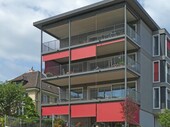 Depuis les balcons, on a une vue magnifique sur le lac de Zurich.