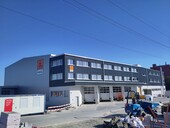 Partie bureaux sur socle en béton armé