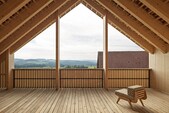 Dacheinschnitt mit Blick auf die Thurgauer Landschaft