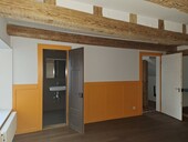 Les plafonds ont été soigneusement rénovés, redonnant ainsi tout leur éclat à certaines parties de la construction existante.