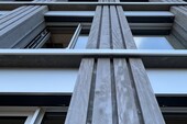 Façade en bois avec traitement de surface / Photos : luca da campo et École des Joncs à 2515 Prêles, Architeture: riforma architecture sa
