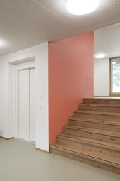 Treppengänge mit Eiche Massivholzplatten