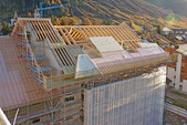 Montage von Traversen und Dachelementen Gebäude H3